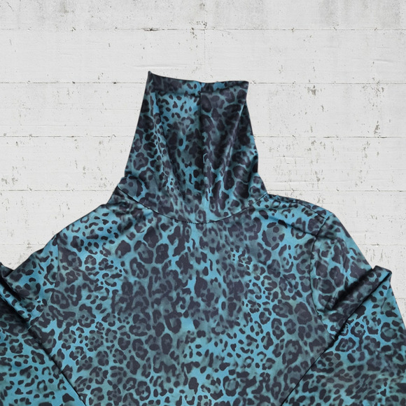 Boston Proper Emerald Green Animal Print Mob Wife Turtleneck Top Size Small - Picture 2 of 6